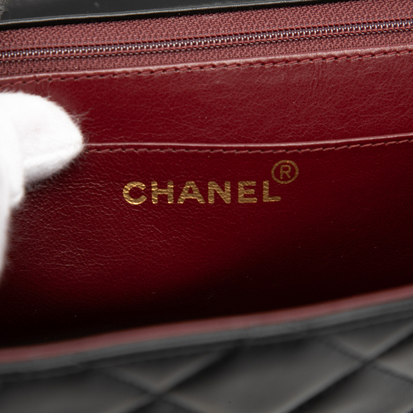 Pre-Loved Chanel Maxi XL Classic Lambskin Single Flap - Picture 5 of 8